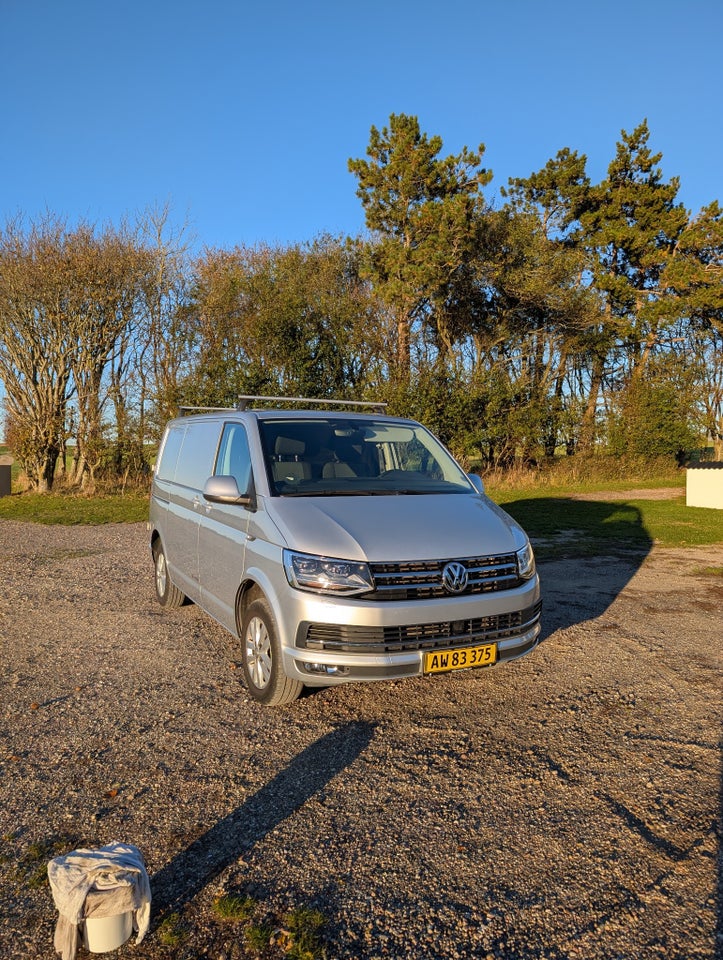 VW Transporter 2,0 TDi 102 Kassevogn kort