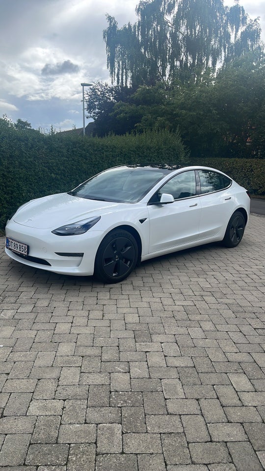 Tesla Model 3 Long Range AWD 4d
