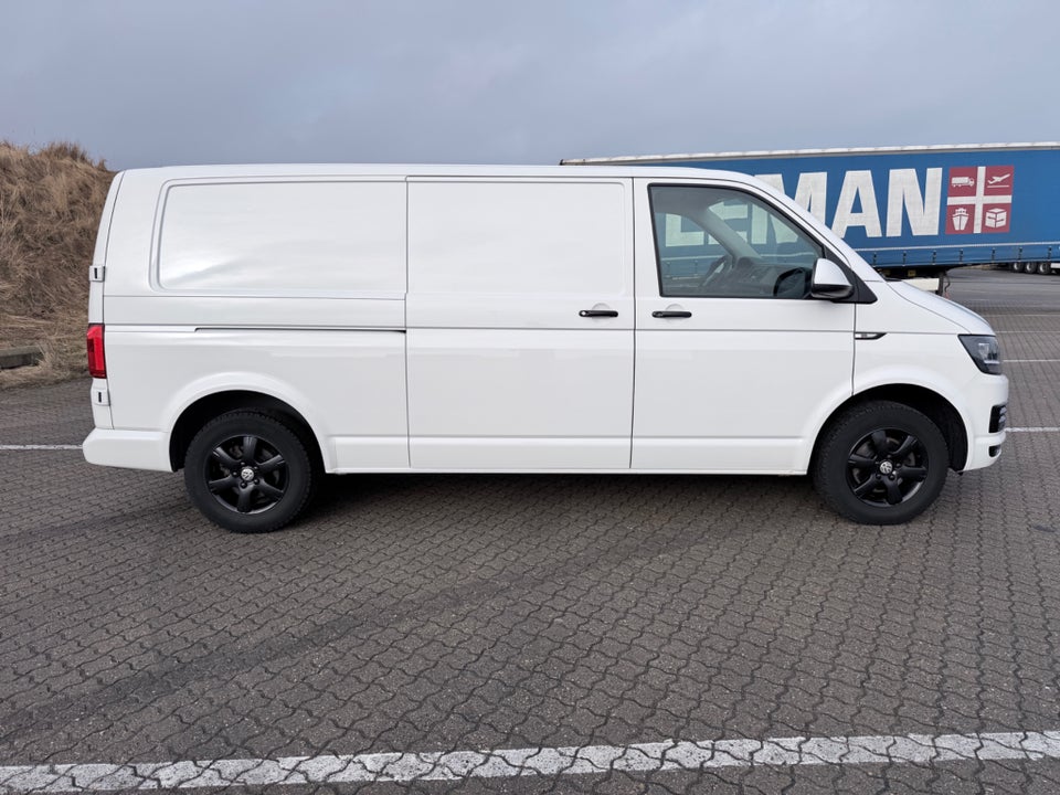 VW Transporter 2,0 TDi 114 Kassevogn lang BMT