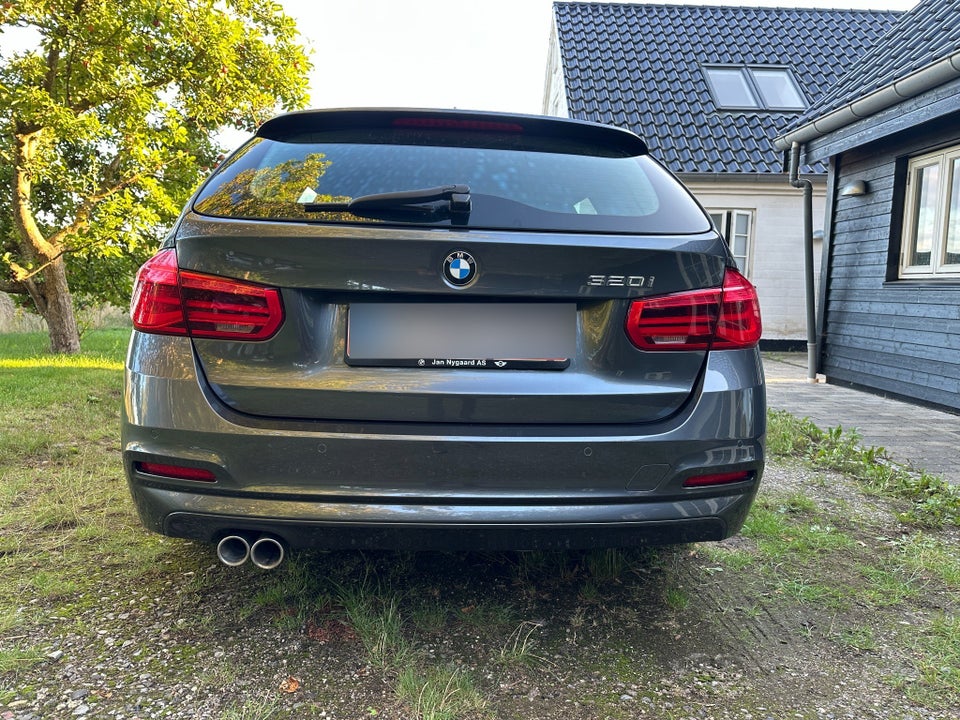 BMW 320i 2,0 Touring Executive aut. 5d