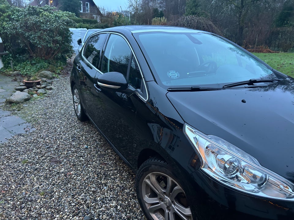 Peugeot 208 1,2 VTi Active 5d