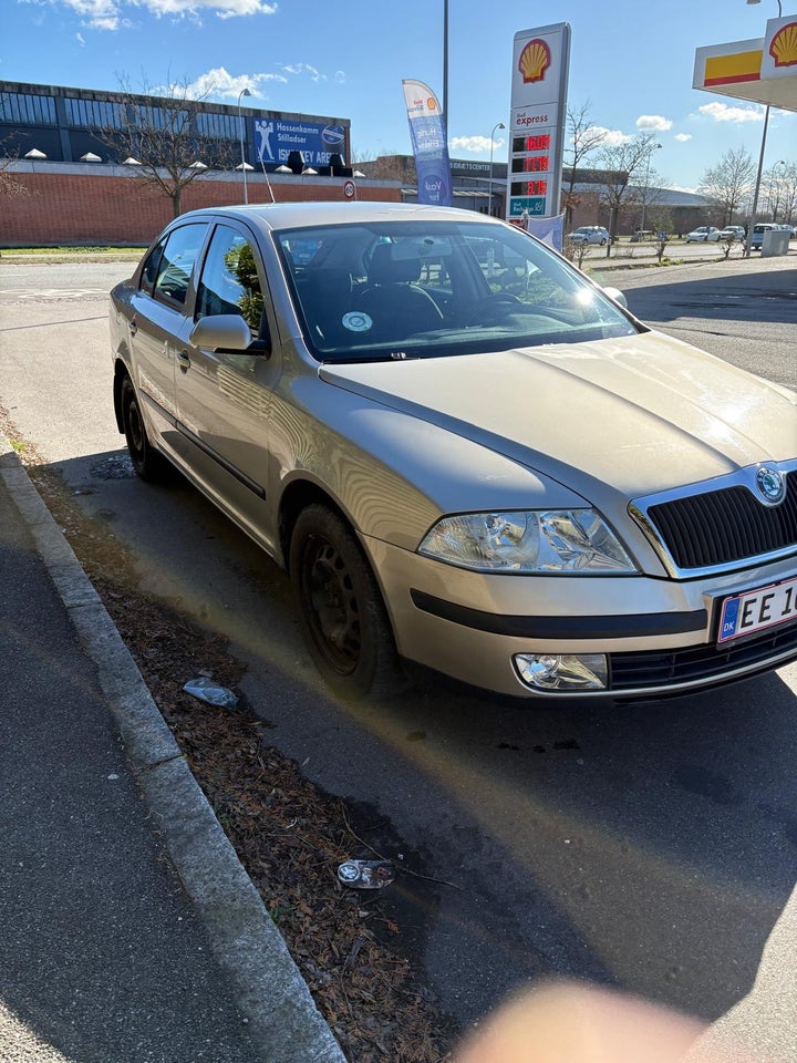 Skoda Octavia 1,6 Ambiente aut. 5d