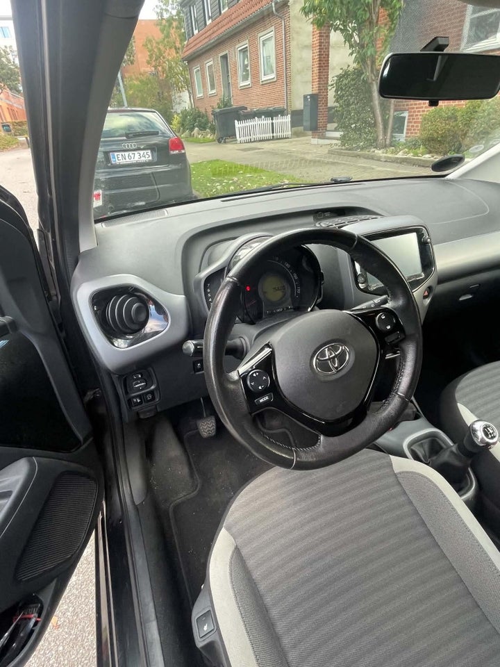 Toyota Aygo 1,0 VVT-i x-plore 5d