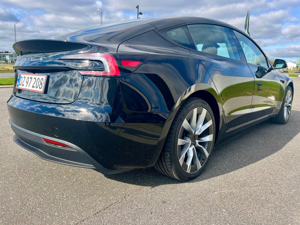 Tesla Model 3 RWD 4d