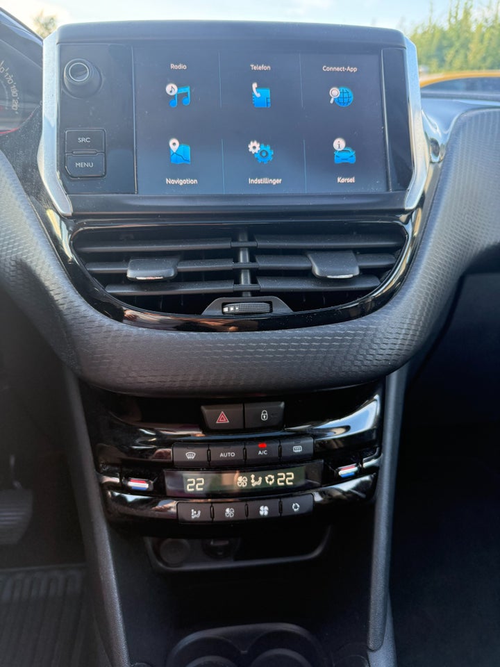 Peugeot 208 1,6 BlueHDi 100 Selection Sky 5d