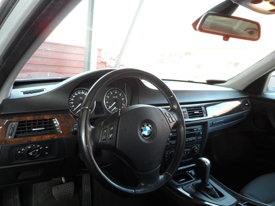 BMW 325i 2,5 aut. 4d