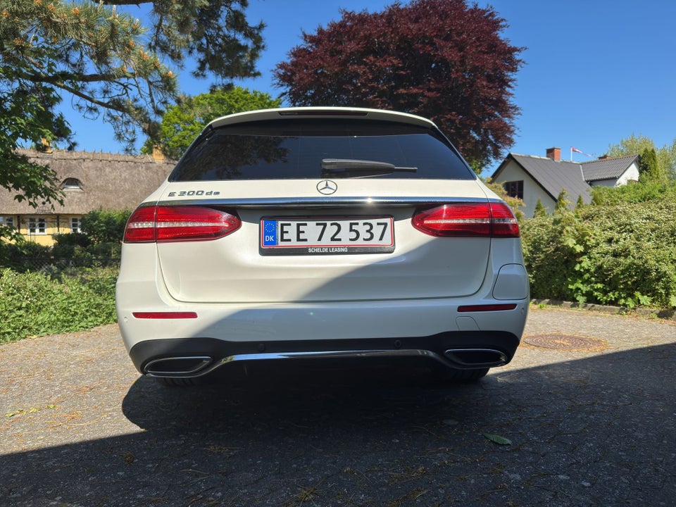 Mercedes E300 de 2,0 AMG Line stc. aut. 5d