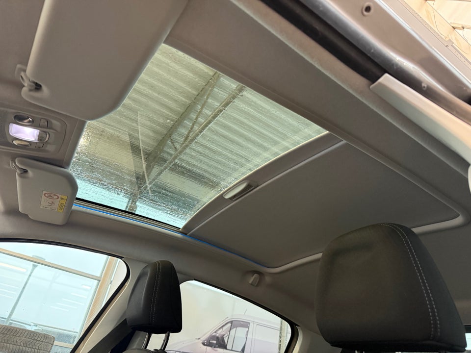 Peugeot 208 1,2 VTi Allure Sky 5d