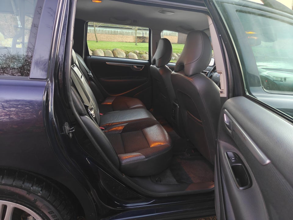 Volvo V70 2,4 T5 Momentum aut. 5d