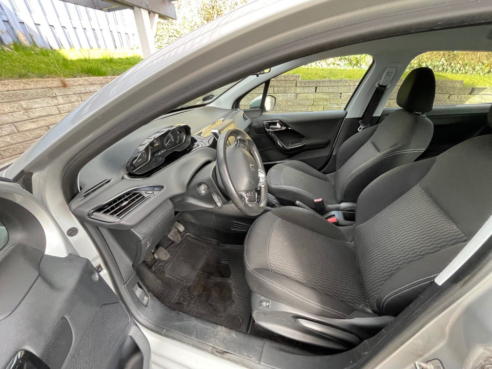 Peugeot 208 1,2 VTi 82 Envy+ 5d