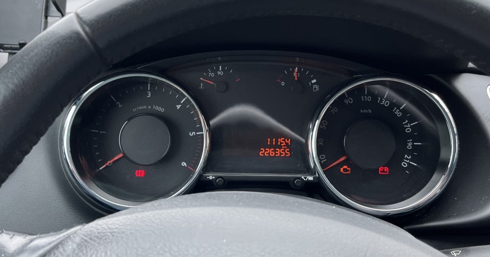 Peugeot 3008 1,6 HDi 112 Premium+ 5d