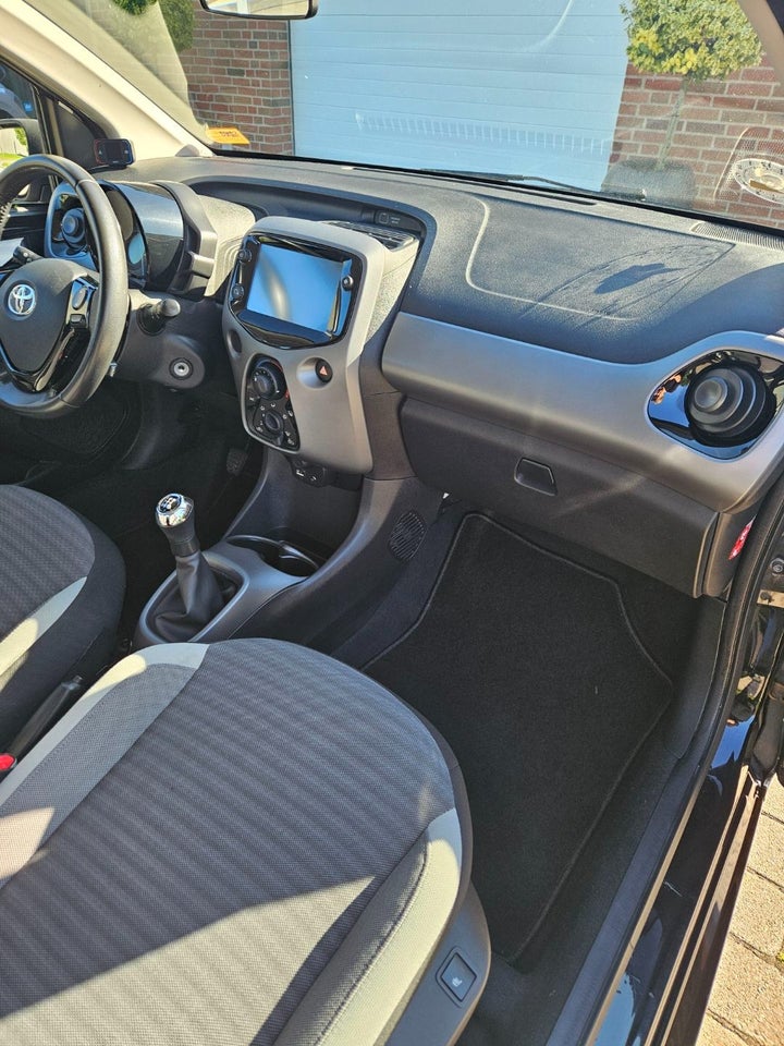 Toyota Aygo 1,0 VVT-i x-play 5d