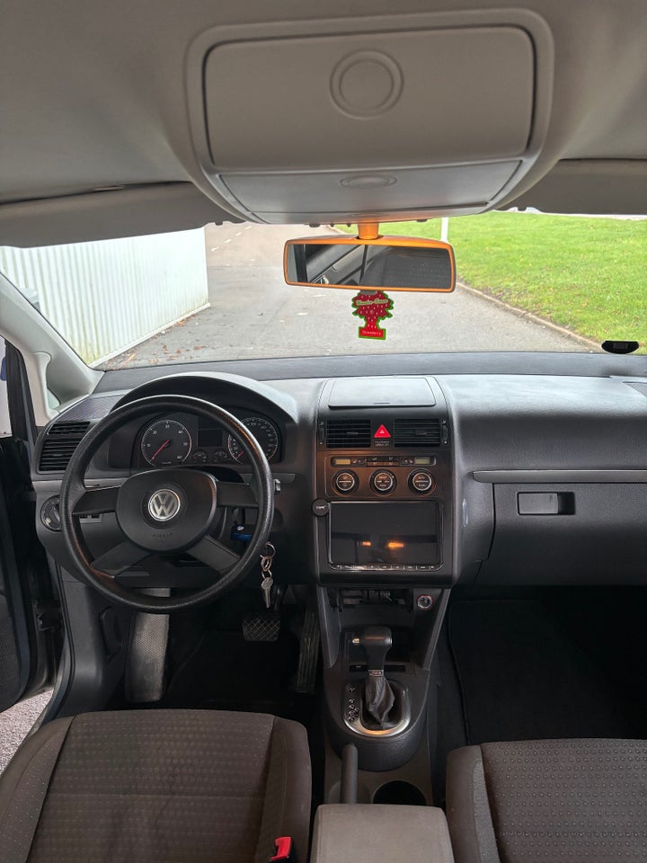 VW Touran 1,9 TDi 100 DSG Van 5d