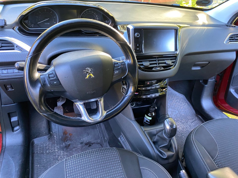 Peugeot 208 1,6 BlueHDi 100 Allure Sky 5d