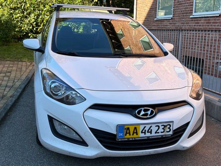 Hyundai i30 1,6 CRDi 110 Comfort Eco Van 5d