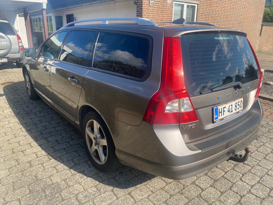 Volvo V70 2,5 T Momentum aut. 5d