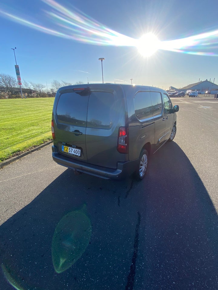 Peugeot Partner 1,5 BlueHDi 130 L2V2 Ultimate EAT8 Van