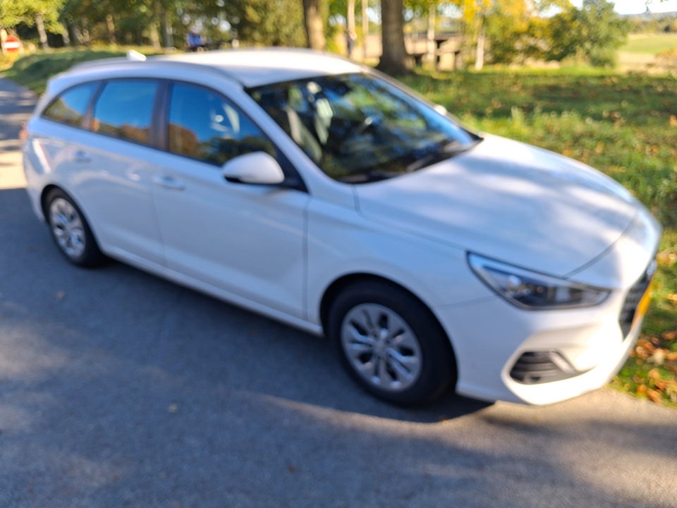 Hyundai i30 1,6 CRDi 110 Trend stc. Van 5d