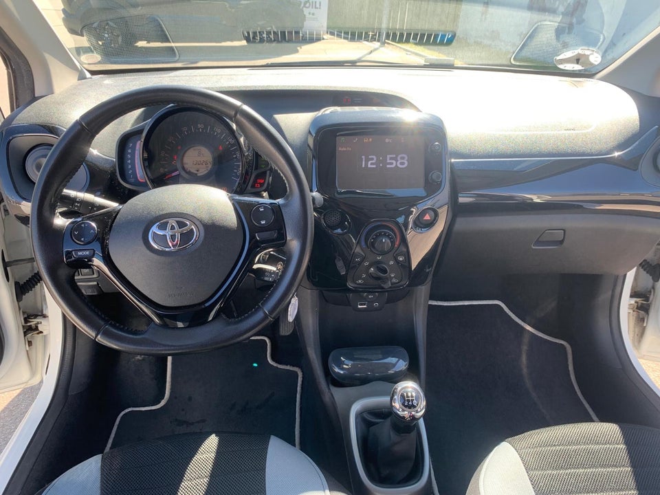 Toyota Aygo 1,0 VVT-i x-sky 5d
