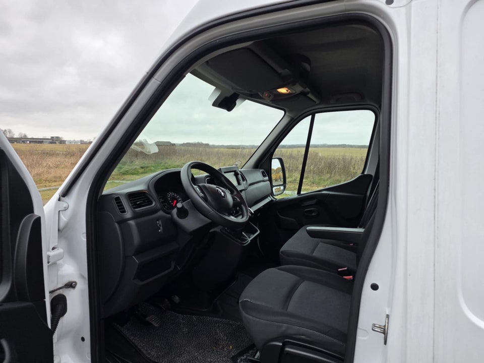 Renault Master IV T35 2,3 dCi 150 L3H2 Kassevogn