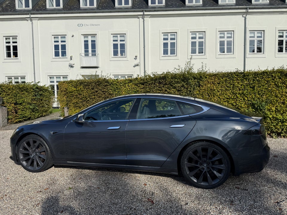 Tesla Model S Standard Range AWD 5d