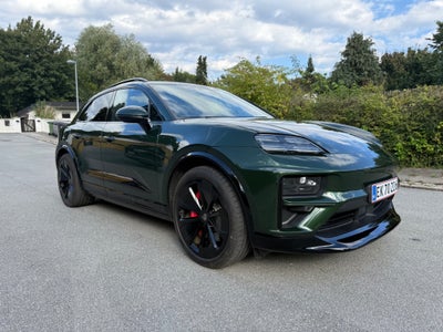 Porsche Macan Turbo   5d