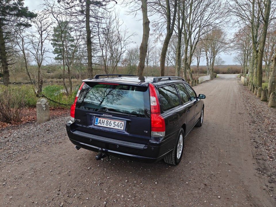 Volvo V70 2,4 T5 Momentum aut. 5d