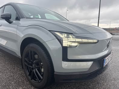 Volvo EX30 Extended Range Plus 5d