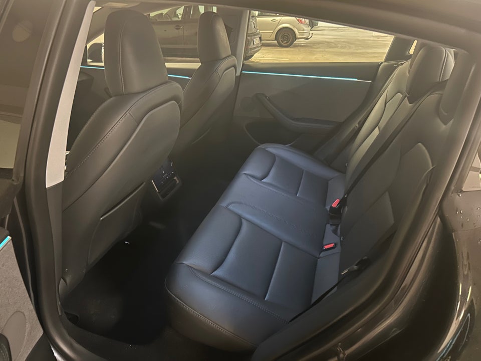 Tesla Model 3 RWD 4d