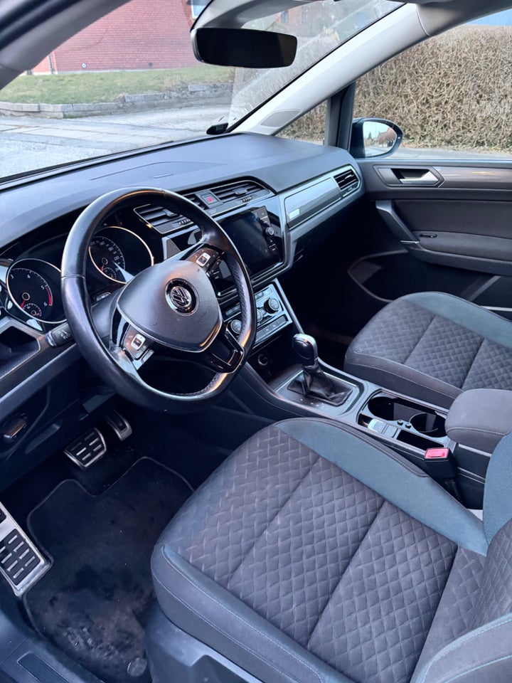 VW Touran 1,6 TDi 115 IQ.Drive DSG 7prs 5d