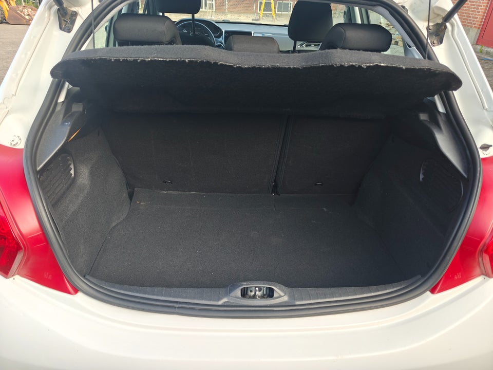 Peugeot 208 1,2 VTi 82 Active Navigator 5d