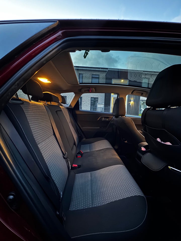 Toyota Auris 1,8 Hybrid H3 CVT Skyview 5d