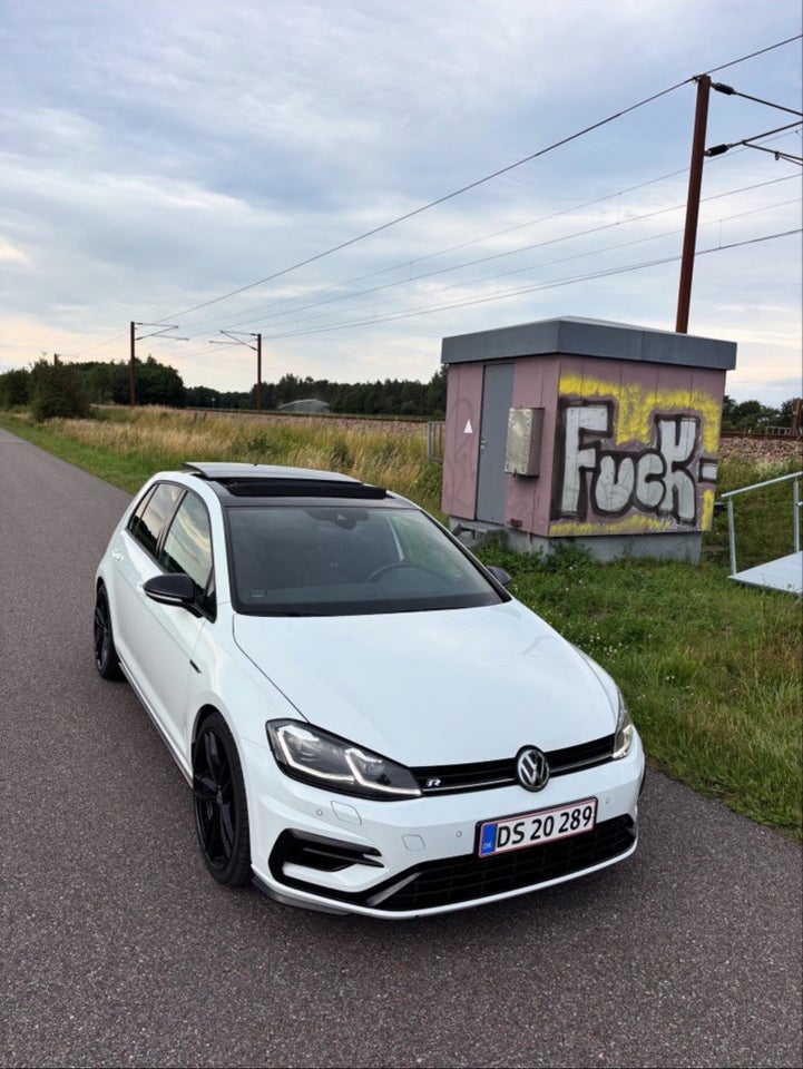 VW Golf VII 2,0 R DSG 4Motion 5d