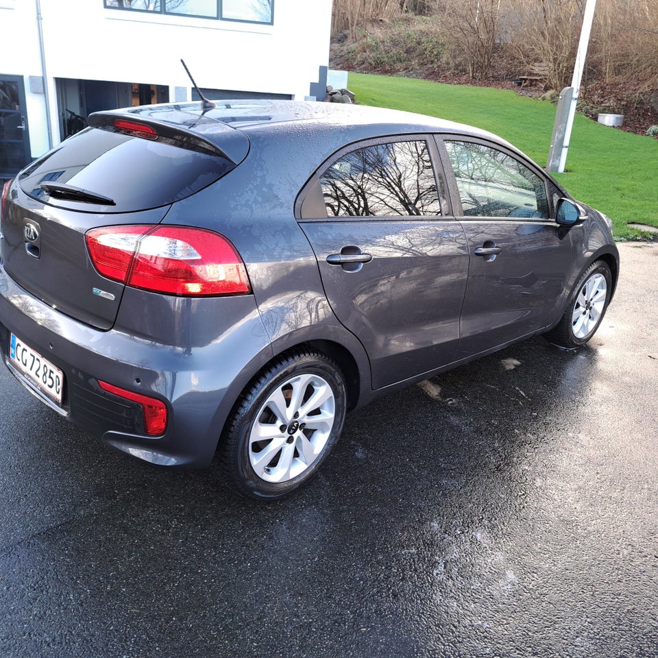 Kia Rio 1,1 CRDi 75 Limited 5d