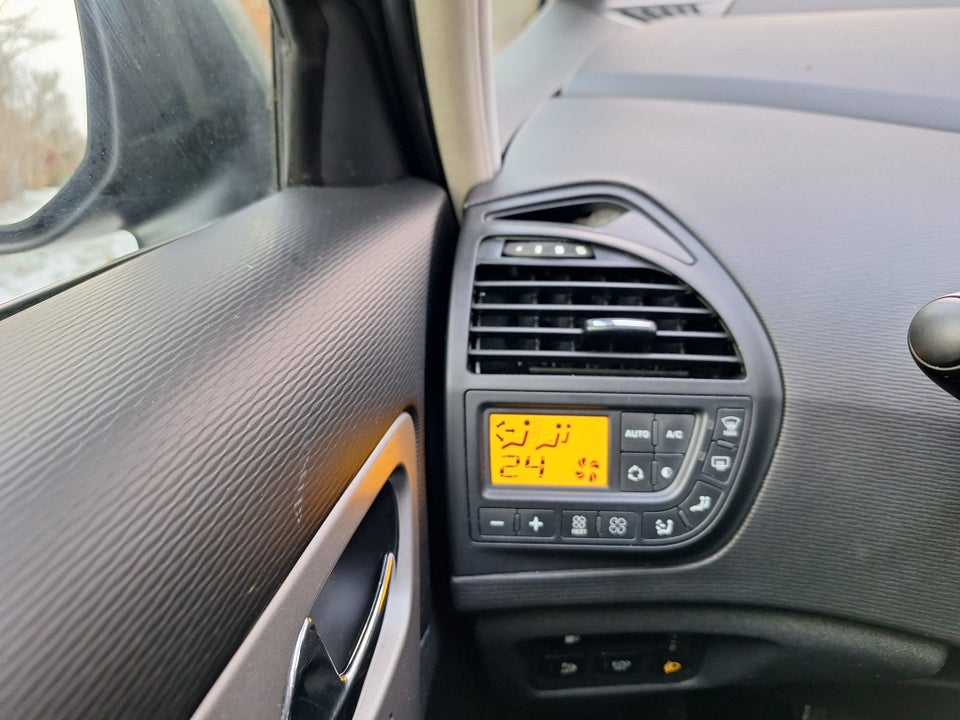 Citroën Grand C4 Picasso 1,6 e-HDi 112 Seduction E6G 7prs 5d