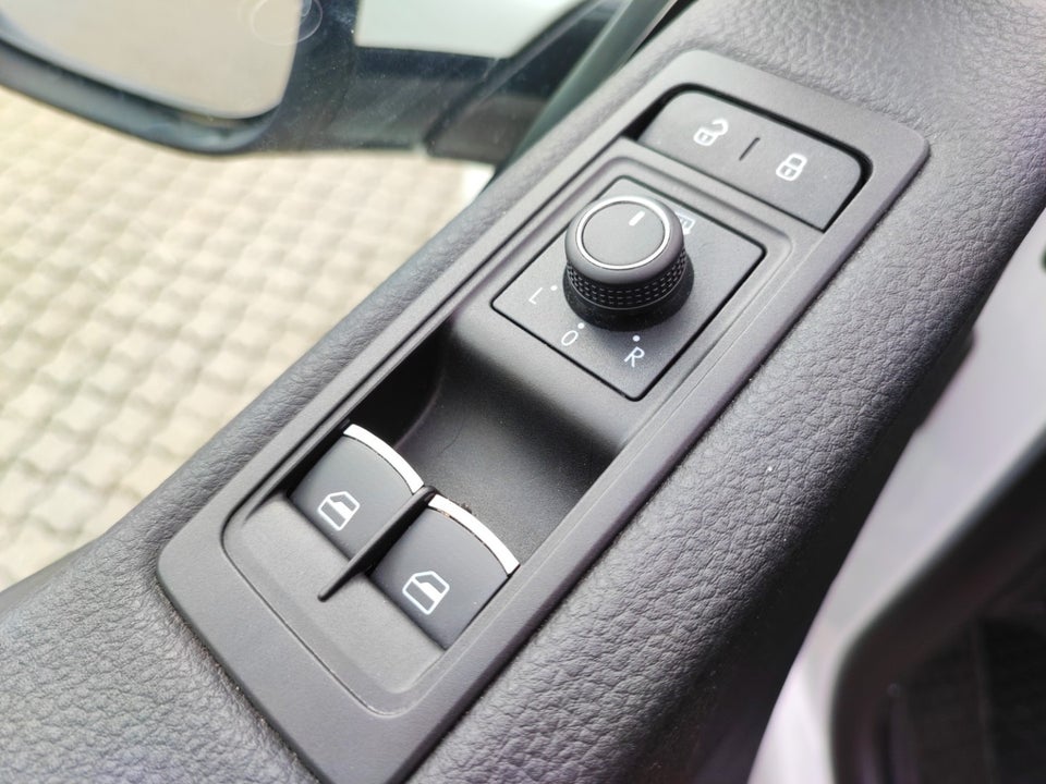 VW Multivan 2,0 TDi 150 Highline DSG kort