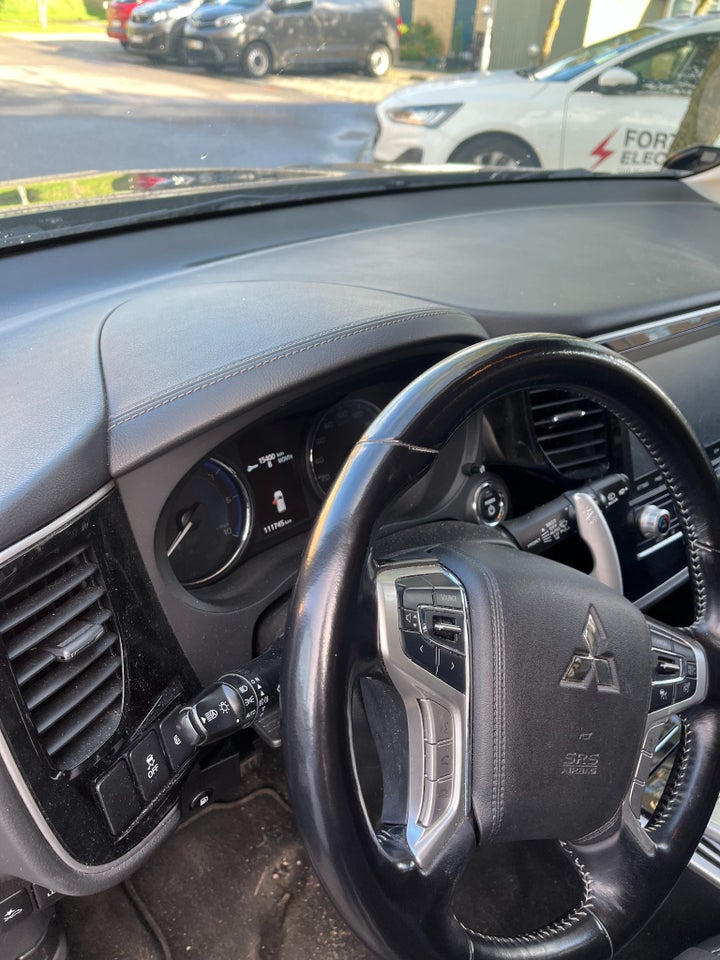 Mitsubishi Outlander 2,4 PHEV Intense CVT 4WD 5d