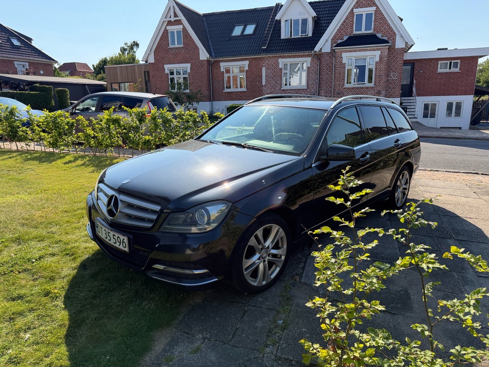 Mercedes C220 2,2 CDi Avantgarde stc. 5d