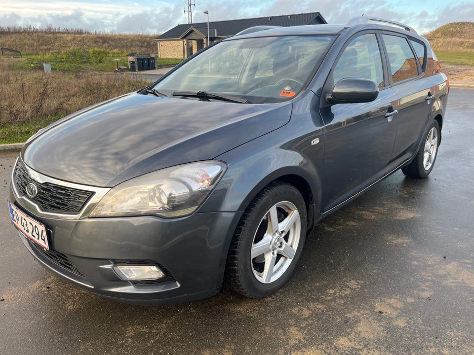 Kia Ceed 1,6 CRDi 128 Premium 5d