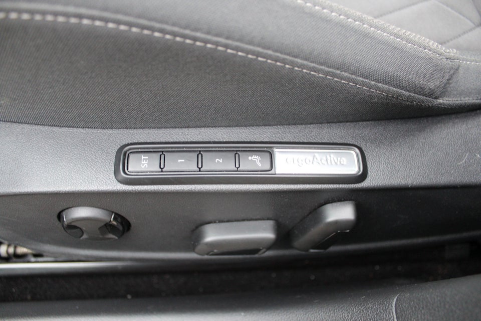 VW Golf VIII 1,4 eHybrid DSG 5d