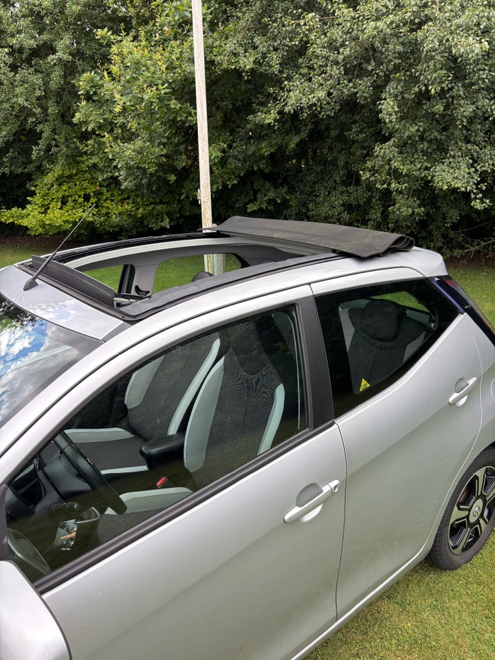 Toyota Aygo 1,0 VVT-i x-wave Sky 5d