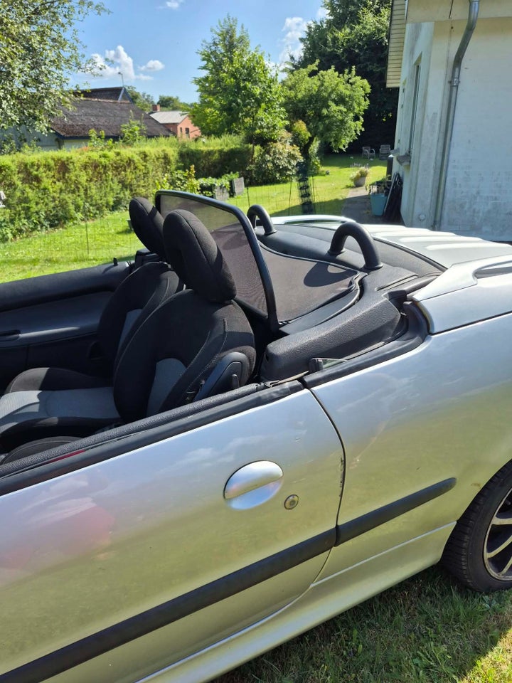 Peugeot 206 1,6 16V CC 2d