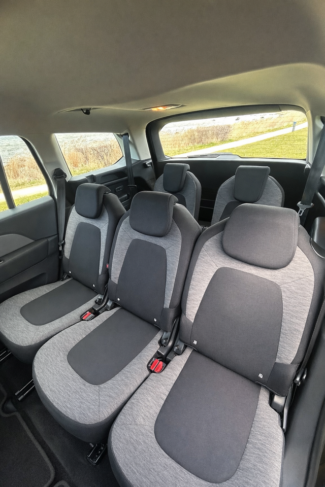 Citroën Grand C4 Picasso 1,2 PureTech 130 Seduction 7prs 5d