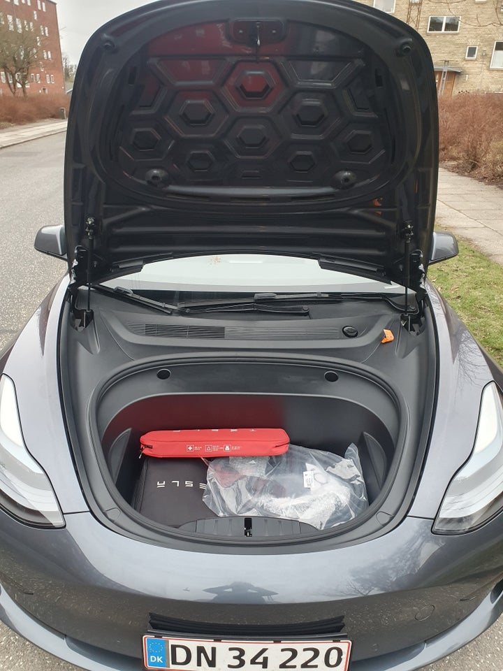 Tesla Model 3 Standard Range+ RWD 4d