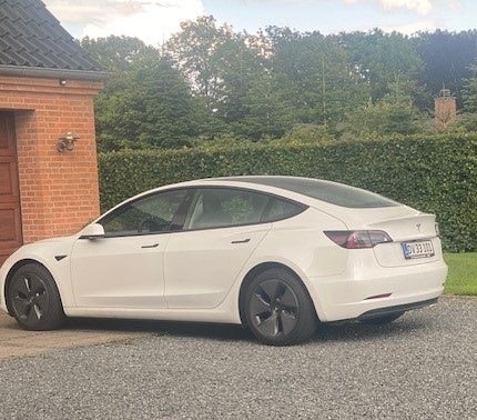 Tesla Model 3 Standard Range+ RWD 4d
