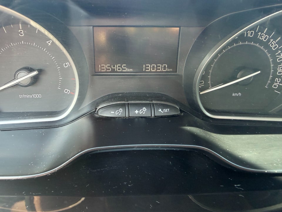 Peugeot 208 1,6 BlueHDi 100 Selection Sky 5d