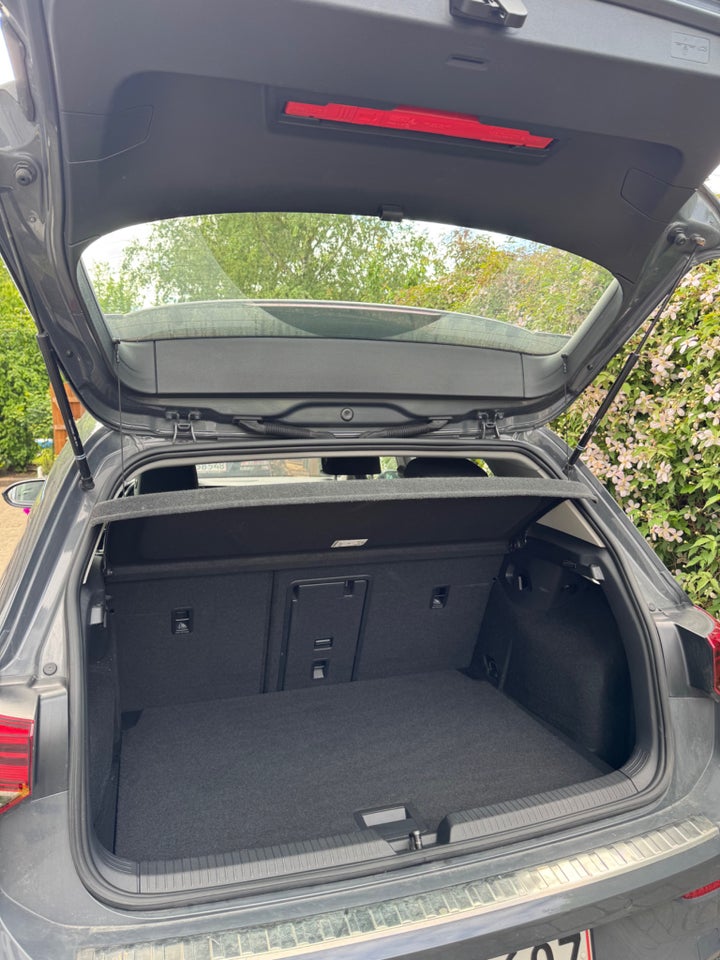 VW Golf VIII 1,5 eTSi 130 Life DSG 5d