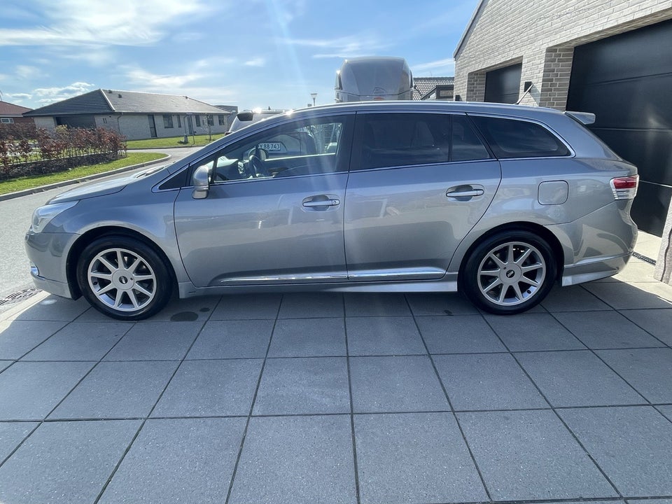 Toyota Avensis 1,8 VVT-i TX stc. CVT 5d