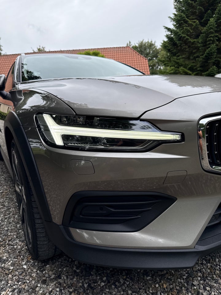 Volvo V60 CC 2,0 B4 197 aut. AWD 5d