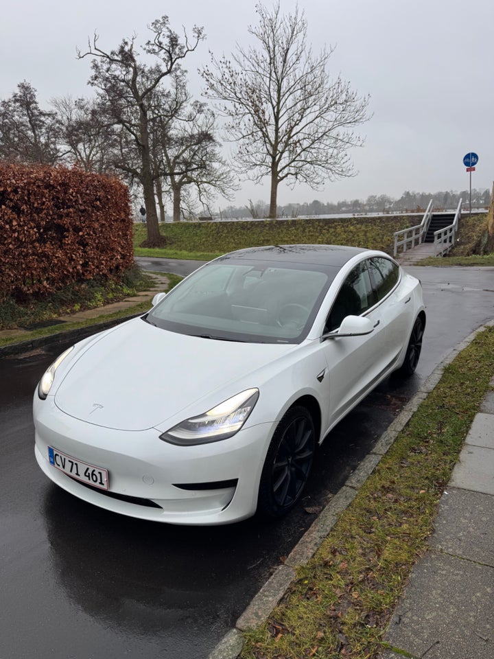Tesla Model 3 Standard Range+ RWD 4d
